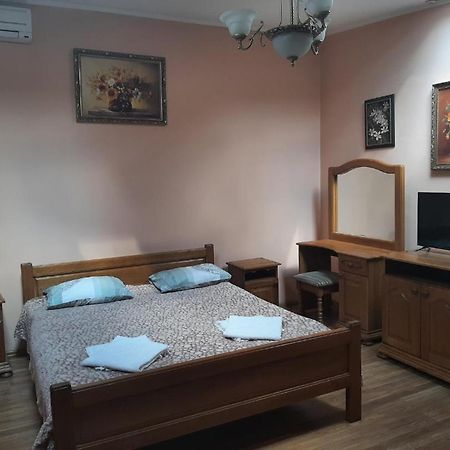 Hotel Nikolet Мукачево Екстер'єр фото