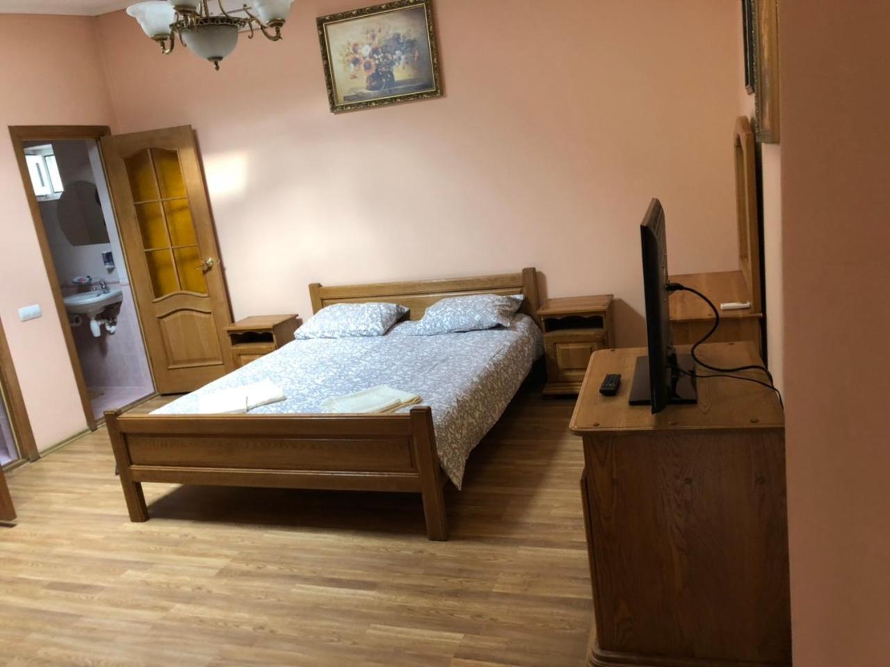 Hotel Nikolet Мукачево Екстер'єр фото